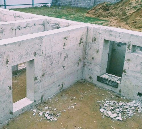 Монолітний приватний будинок