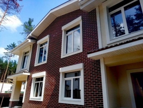 цегляний будинок